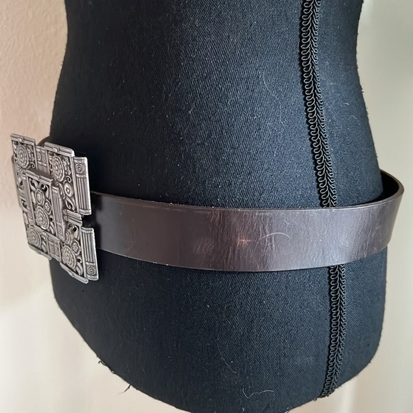 ESCADA Women's Western Metal Floral Buckle Made in Spain VTG Brown Leather Belt - Picture 10 of 16